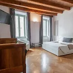 בית הארחה Quarenghi16 3*