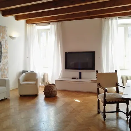 Casa de hóspedes Quarenghi16 3*